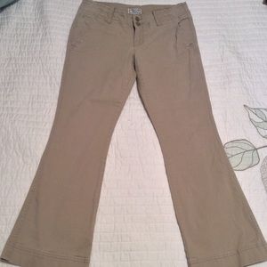 American Eagle Khakis size 6 short